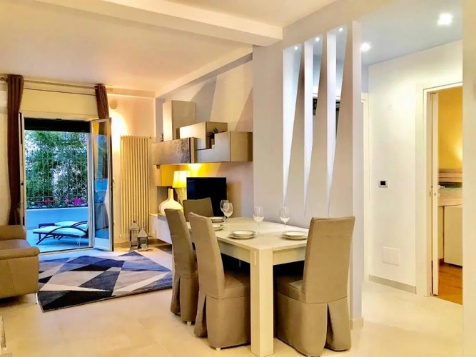 Deluxe Apartment