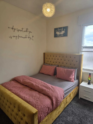 Charming Wolverhampton Apartment With Private Entrance