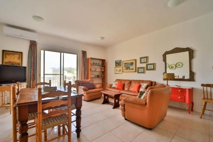 3 Bedrooms Apartment