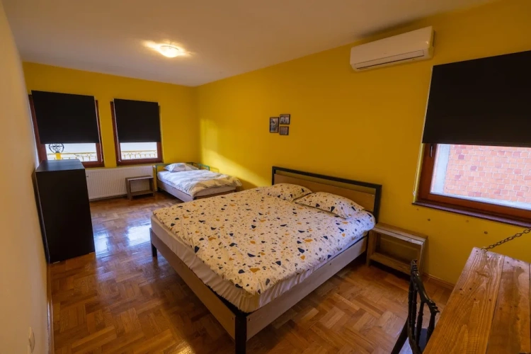 Standard Triple room
