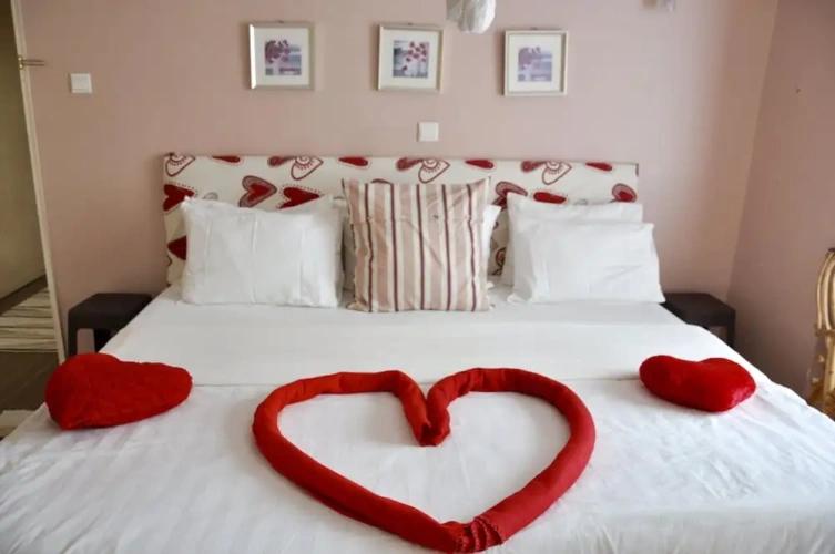 3 Bedrooms Apartment