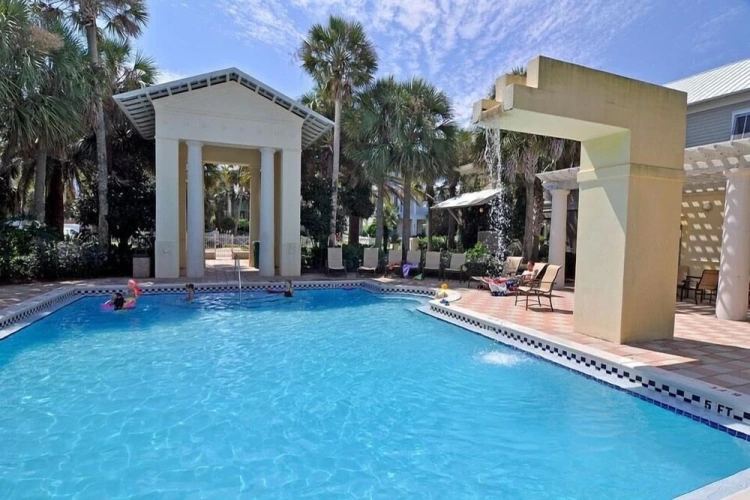 5 Bedrooms Cottage beachfront