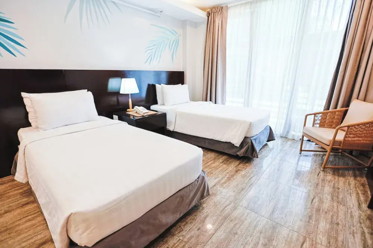 Holiday Suites Port Barton