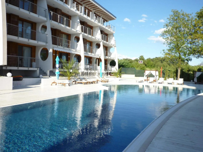 White Sails Apartments
