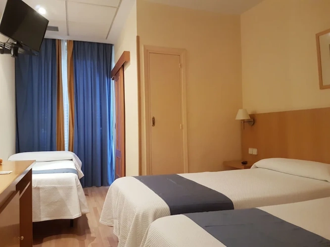 Standard Triple room with balcony