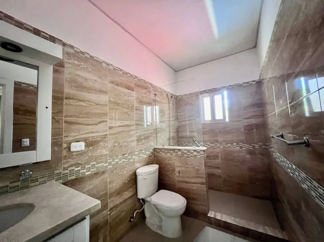 5 Bedrooms Villa