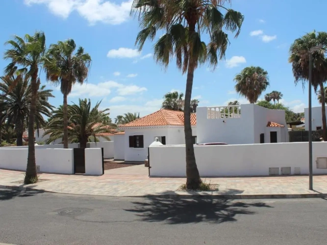 2 Bedrooms Villa