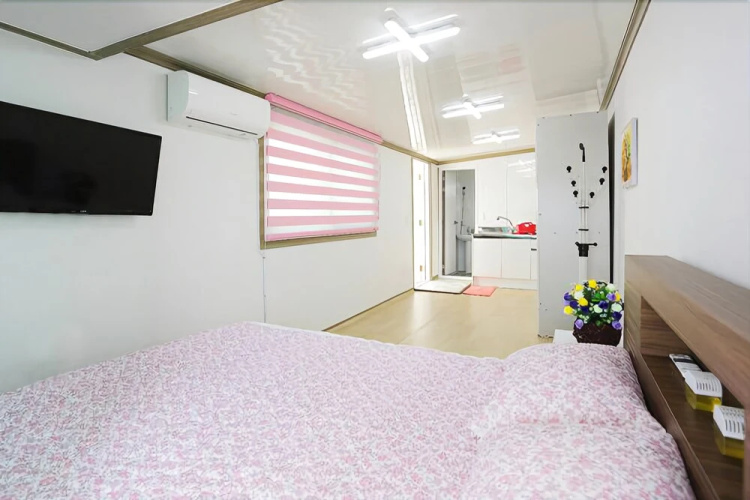 Anmyeondo Beach White House Pension