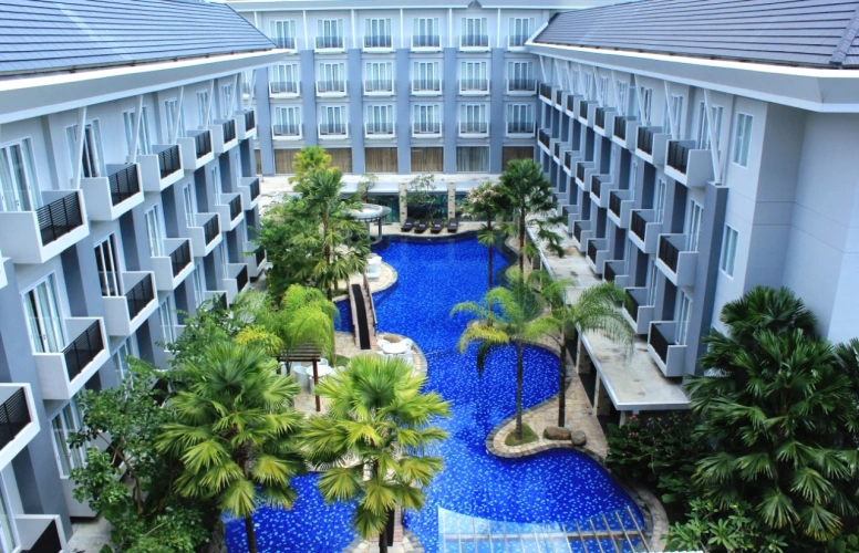 Deluxe Twin room with pool view