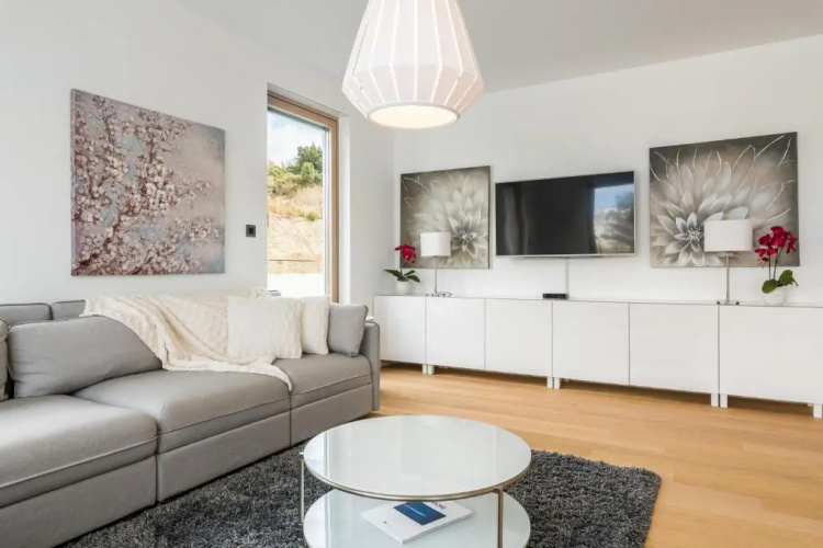 The Majestic Bel Etage Upscale Apartment with Pool