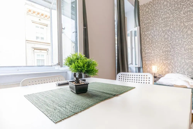 Friendly 2BR Apt- Near Rennweg