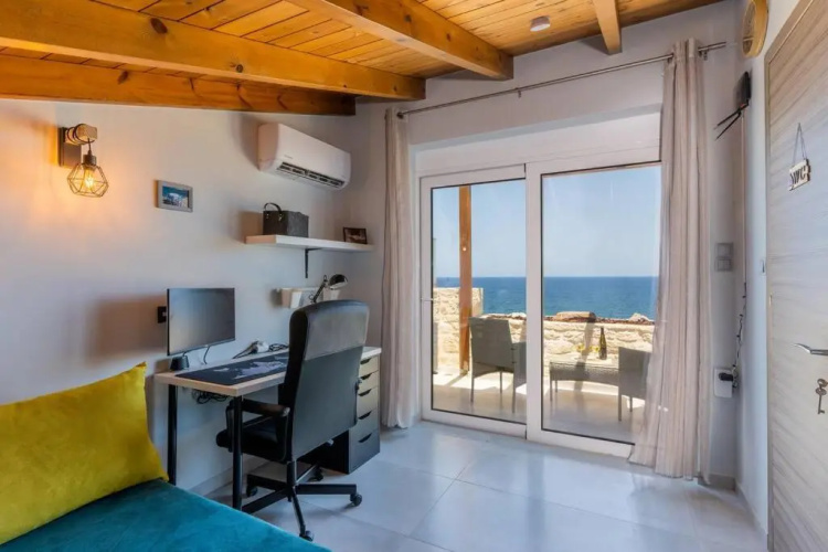 Leon Suite, seafront residence!