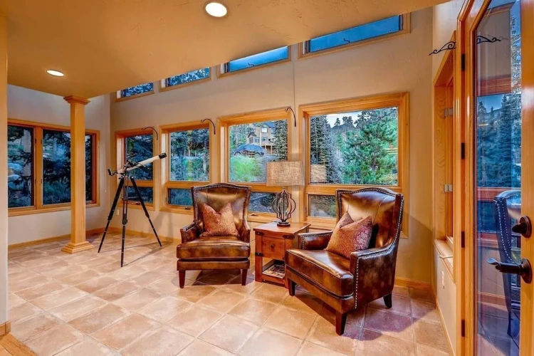 4 Bedrooms Cottage