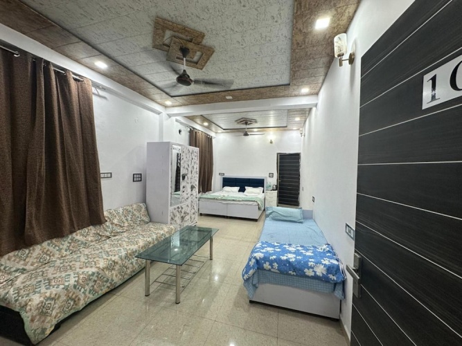 Standard Triple room