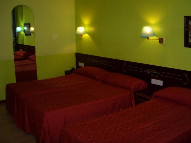 Standard Triple room