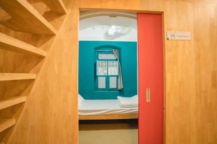 Roambay Hostels