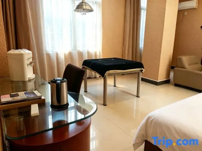 Deluxe Twin Family room