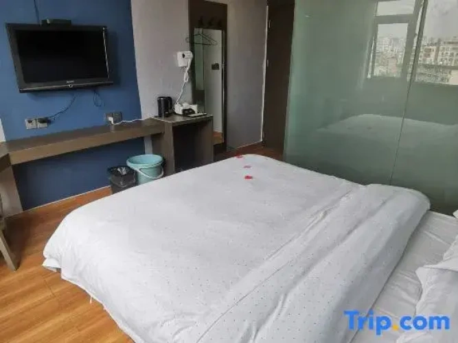 Standard Double room with street view