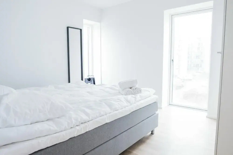 Spacious 1-bed w Private Terrace