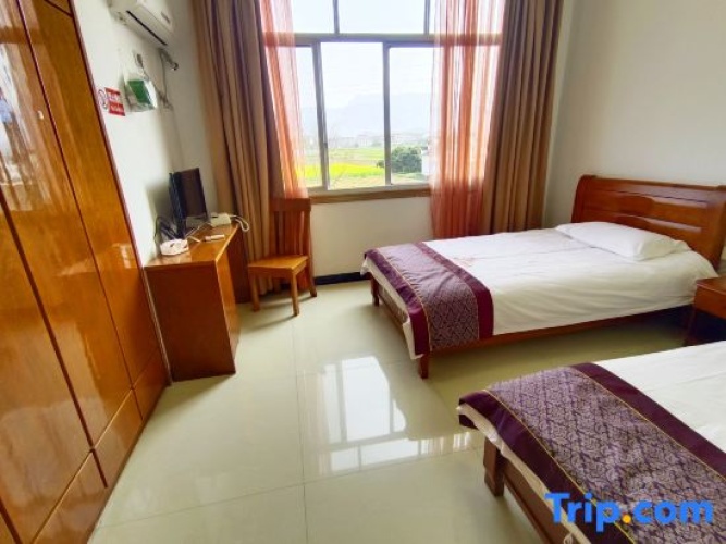 Standard room with mountain view