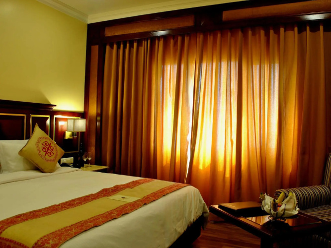 Dynasty Hotel