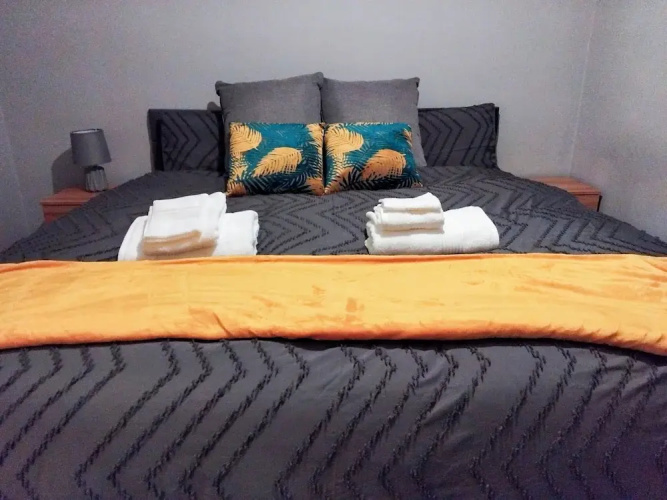 Corby-2 Bedroom-1bathroom-parking - Upto 5 Guests