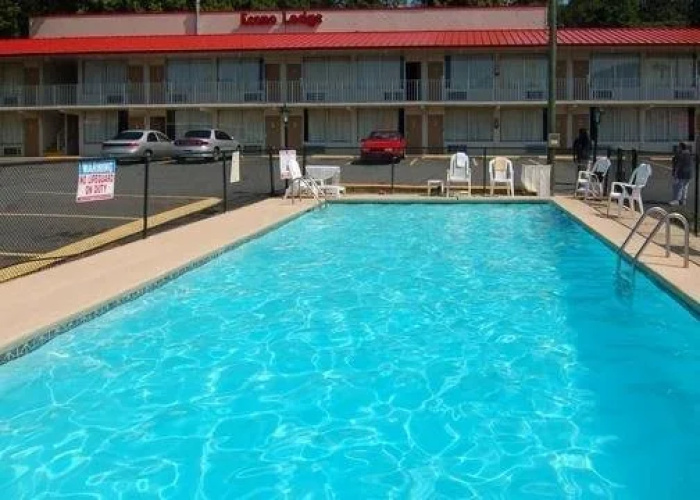 Econo Lodge University