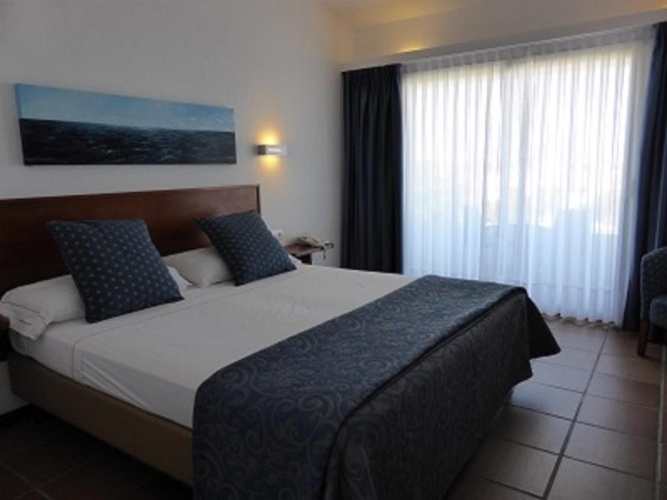 Standard Double room with partial sea view