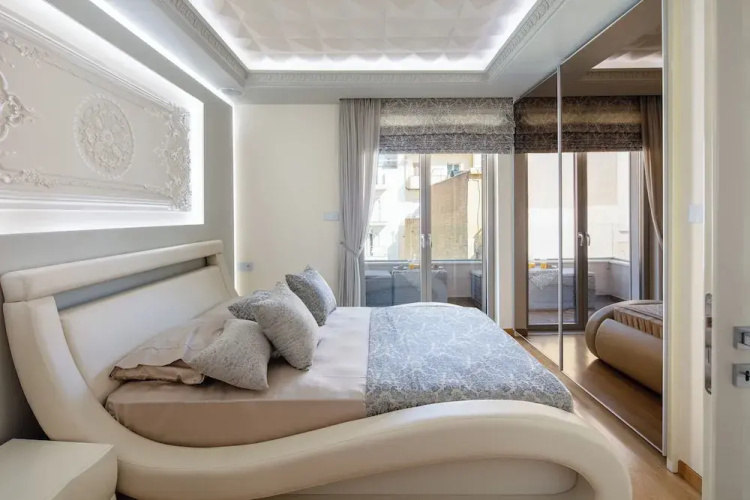 DeMaNi President Suites