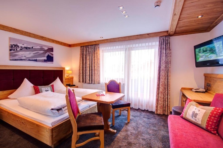 Standard Triple room