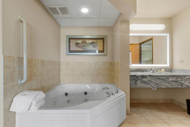 AmericInn by Wyndham Green Bay East photo 19
