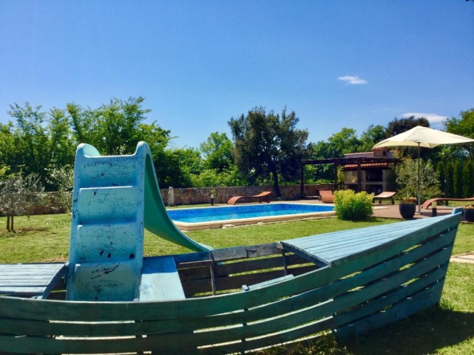 4 Bedrooms Villa