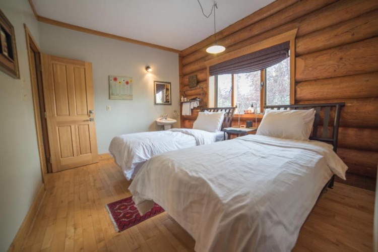 Standard Twin room with garden view