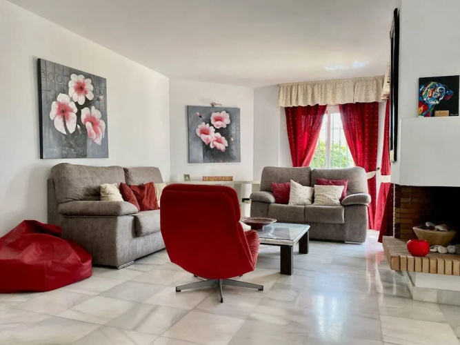 House Pauline 3 bed Poolside Private Garden M-5