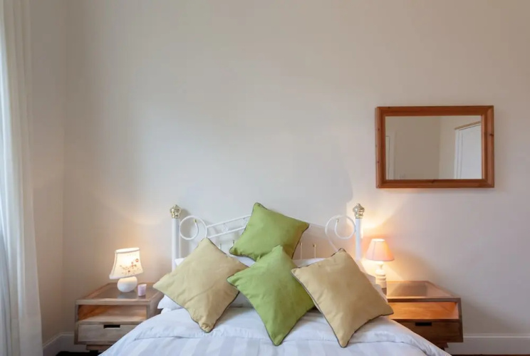 1 Bedroom Traditional Leith Flat