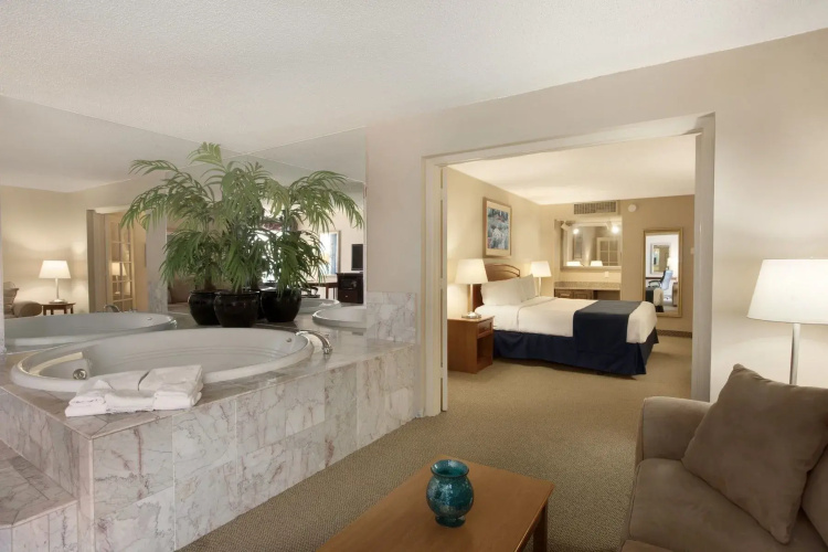 Ramada Plaza Riverside