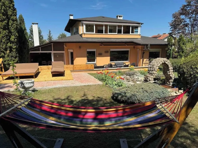 2 Bedrooms Cottage with balcony and with garden view