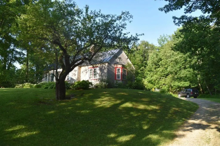 Bromley Farm ski house