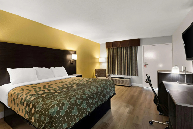 Econo Lodge White Pine Morristown I-81 & I-40 Split