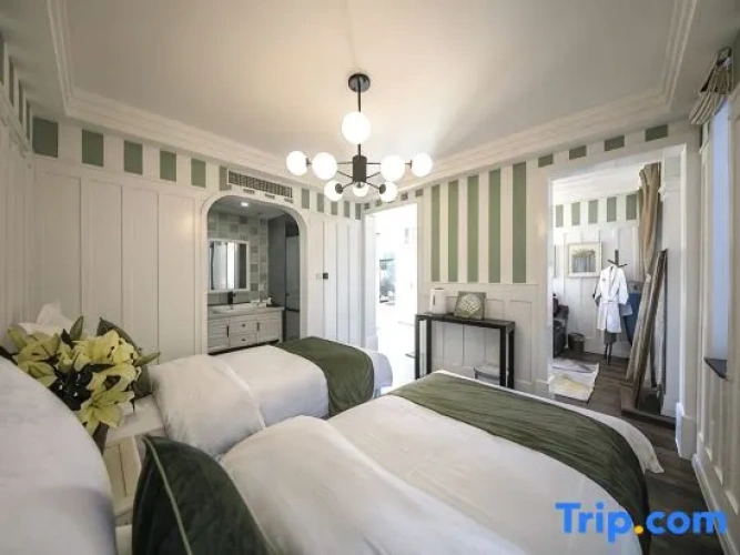 6 Bedrooms Suite