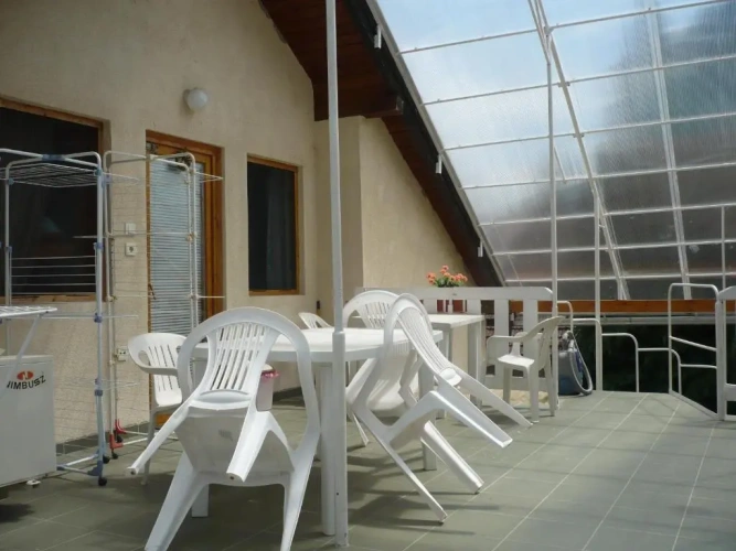 1 Bedroom Attic Apartment
