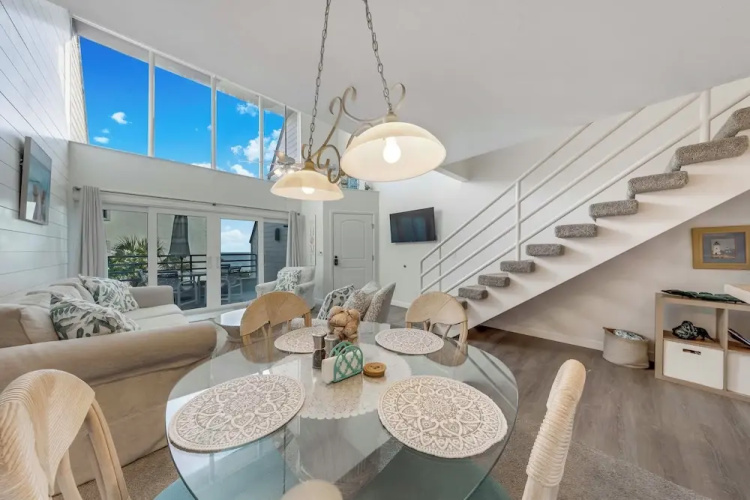 Beachfront Condo w/ Balcony on Manasota Key