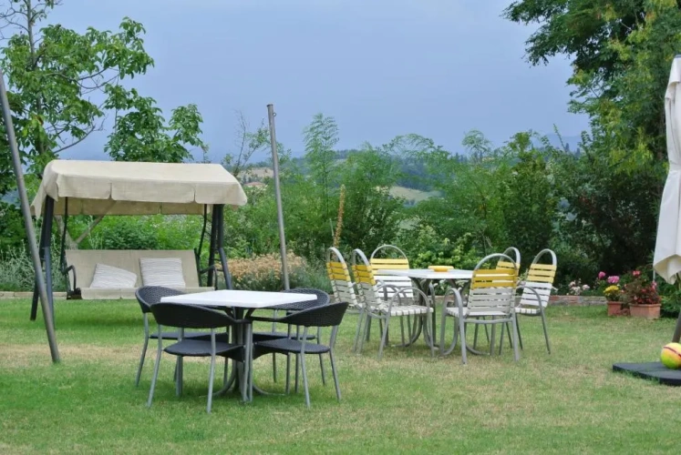 Standard Triple room with garden view