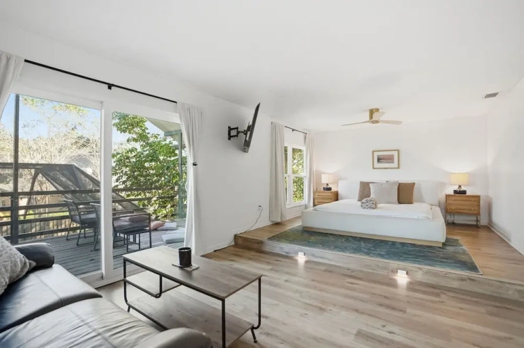 Tampa Oasis: Pool & Hot Tub Retreat for Families