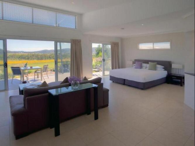 Azjure Studio RetreatOver view