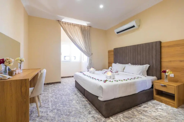 Lavent Park Hotel Suites