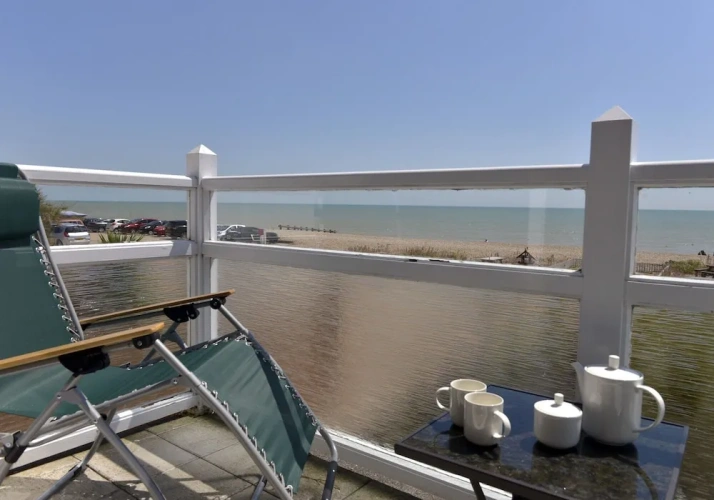 4 Bedrooms Apartment with sea view