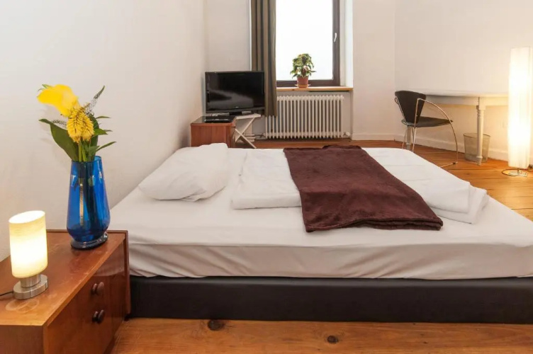 Courtyard Apartment (LIALI)