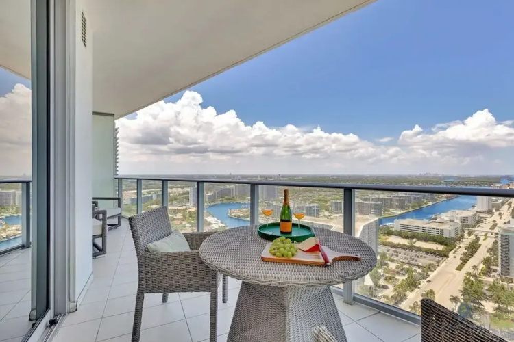 Insane Ocean View Balcony Beachfront Condo Pool