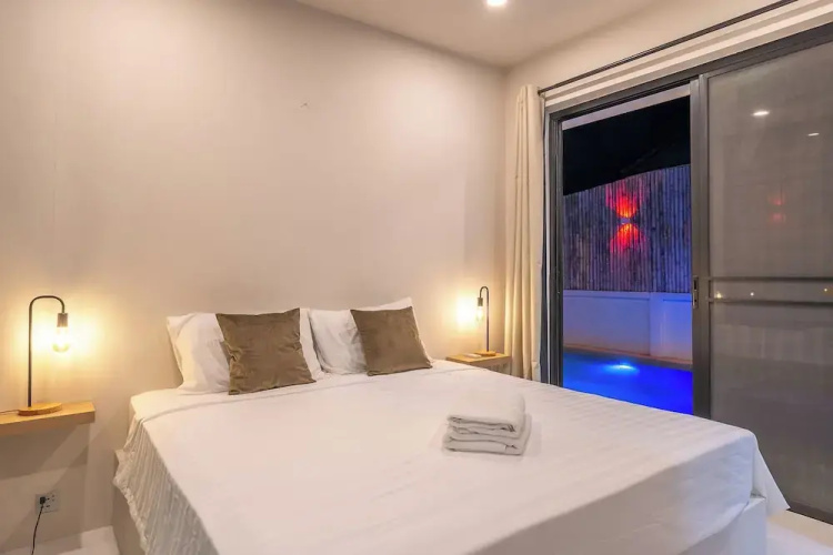 Stylish Rooftop Pool Villa Sea View V211
